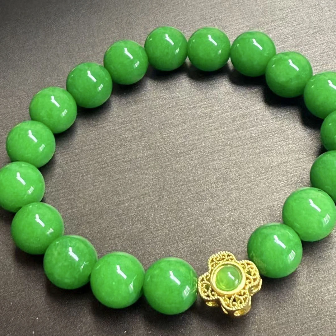 翠绿色手链气质时尚