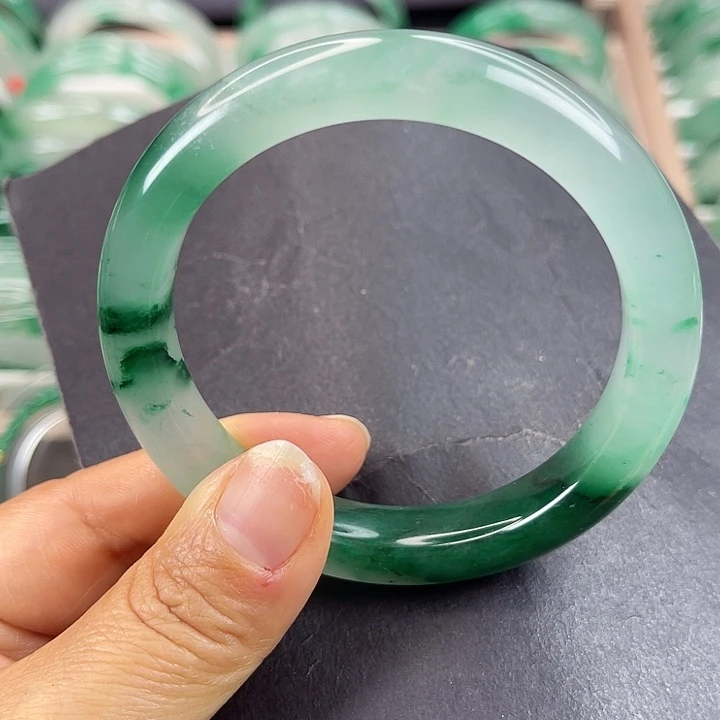 未镶嵌手镯石英质玉