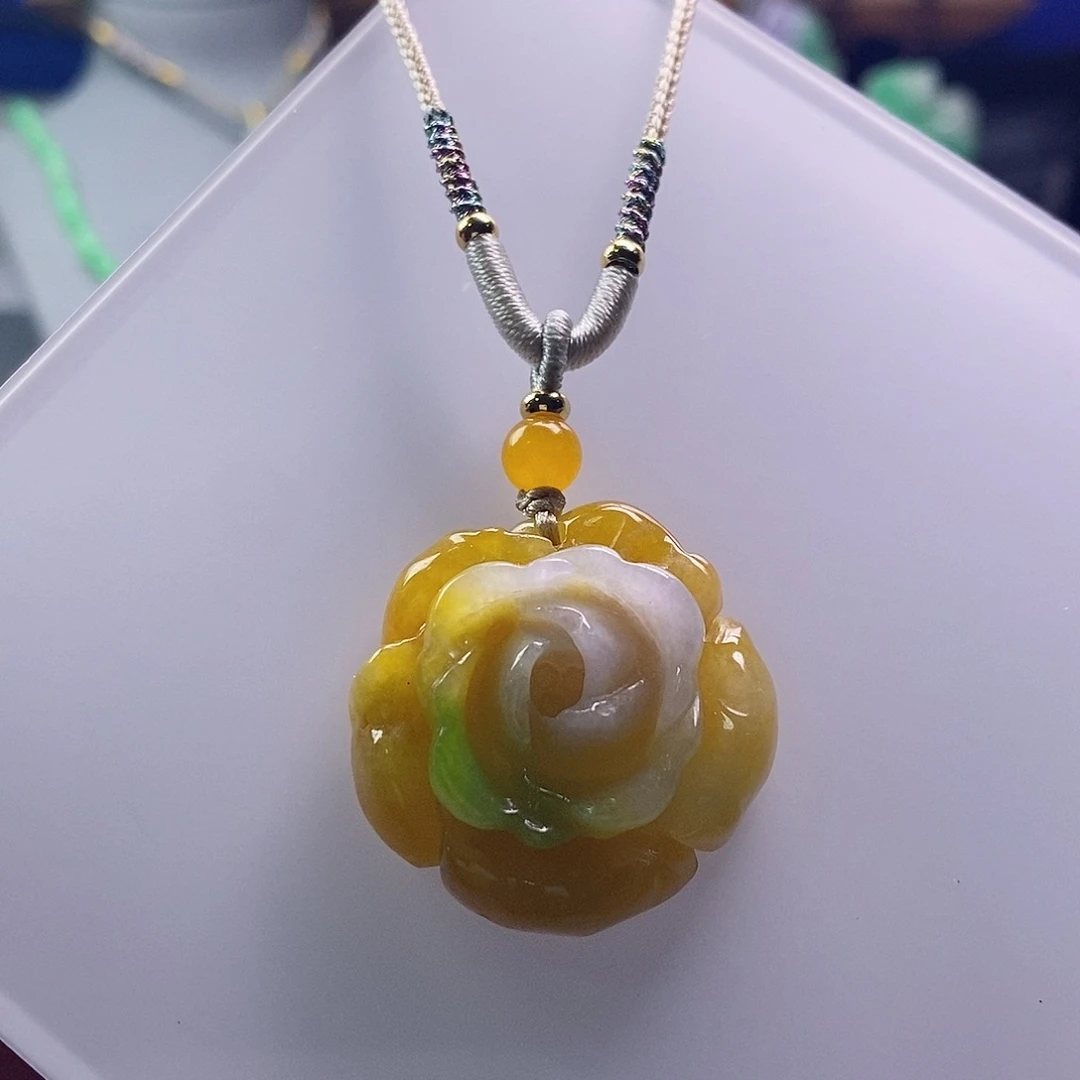 翡翠未镶嵌吊坠(赠链)