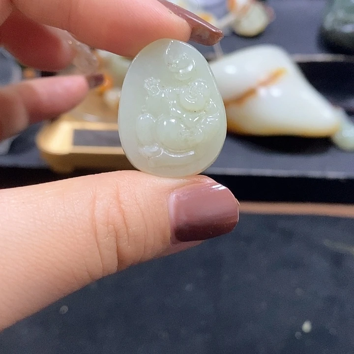 未镶嵌和田玉（糖玉）挂件石**记