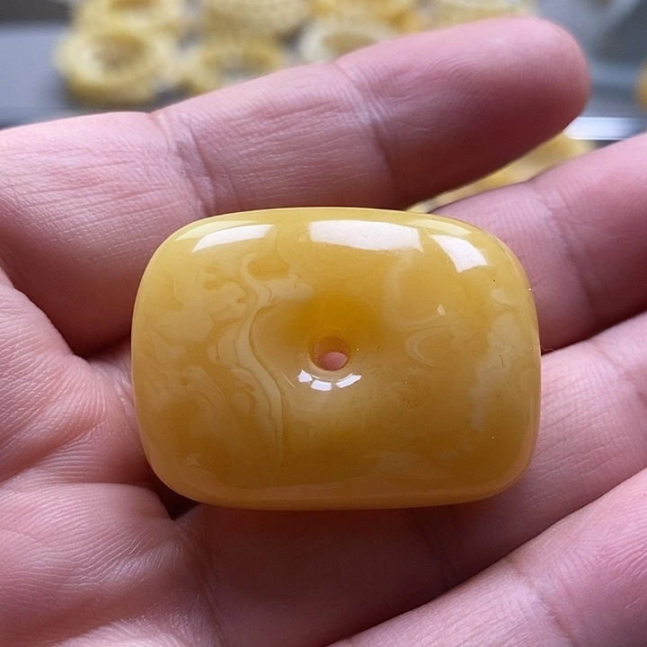 琥珀未镶嵌颈饰吊坠