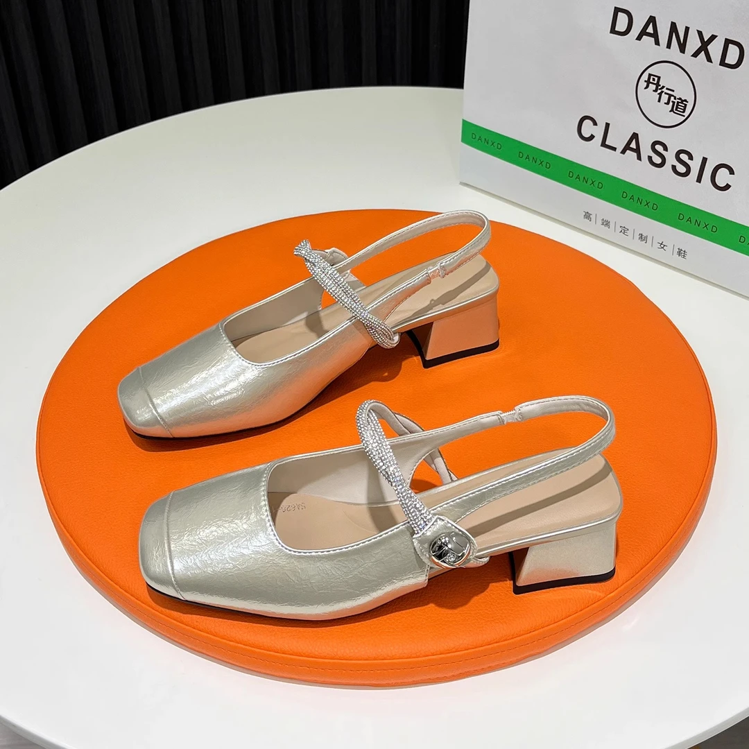 单行道香槟方头粗跟包头凉鞋女2025新款水钻一字带玛丽珍中跟凉鞋