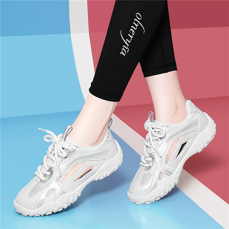 银色德训鞋女2025新款春季网面透气跑步运动鞋软底轻便超火休闲鞋