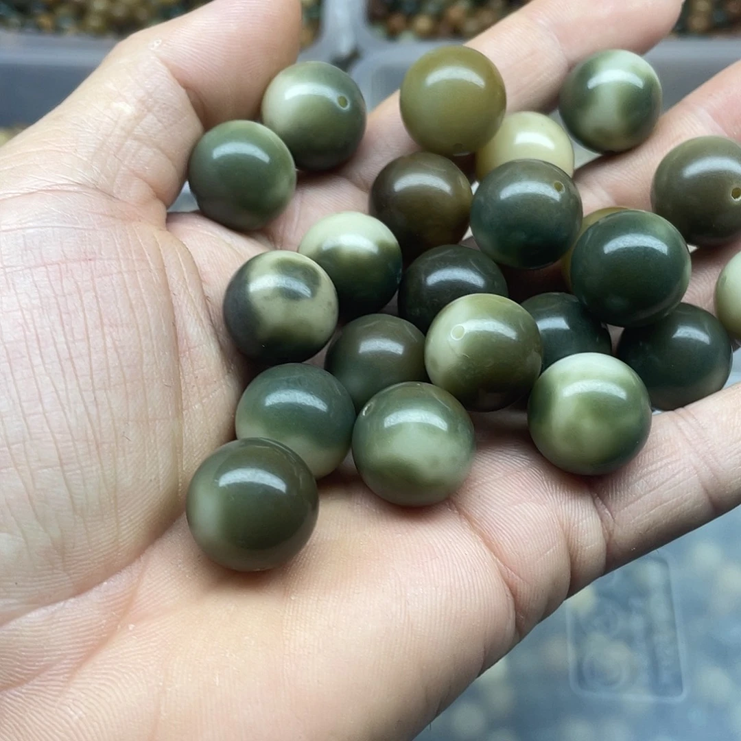 白玉菩提吊坠17微瑕绿飘花圆22颗