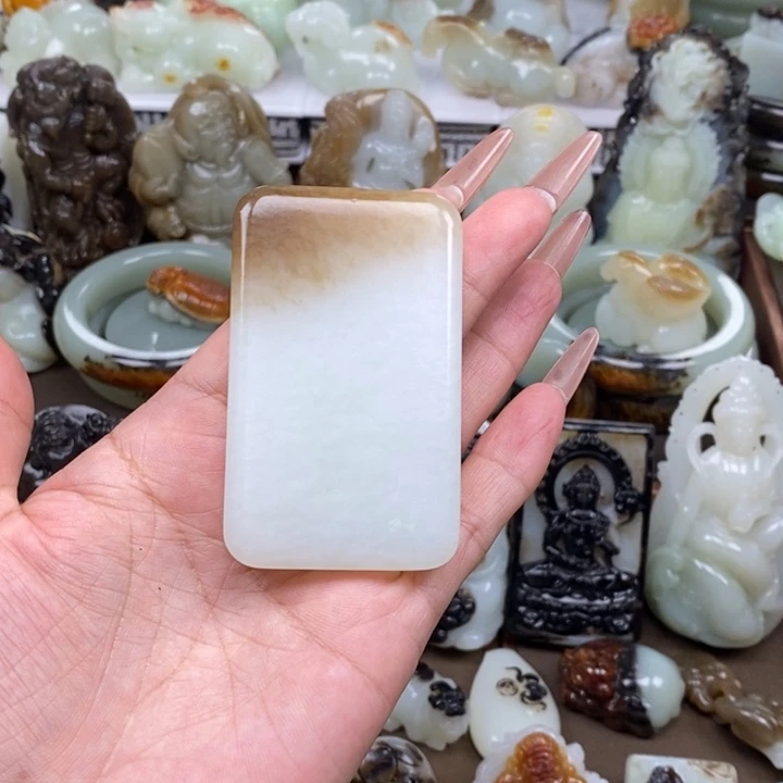 和田玉未镶嵌颈饰石**1