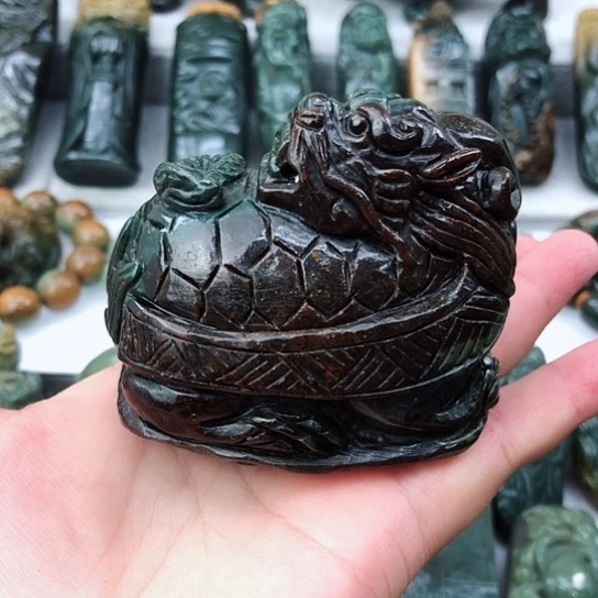 未镶嵌岫岩河磨玉（透闪石质玉）把件