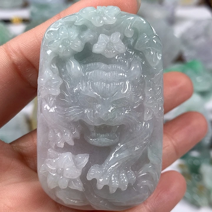 翡翠未镶嵌颈饰霸气侧漏虎虎生威卡厚11.8