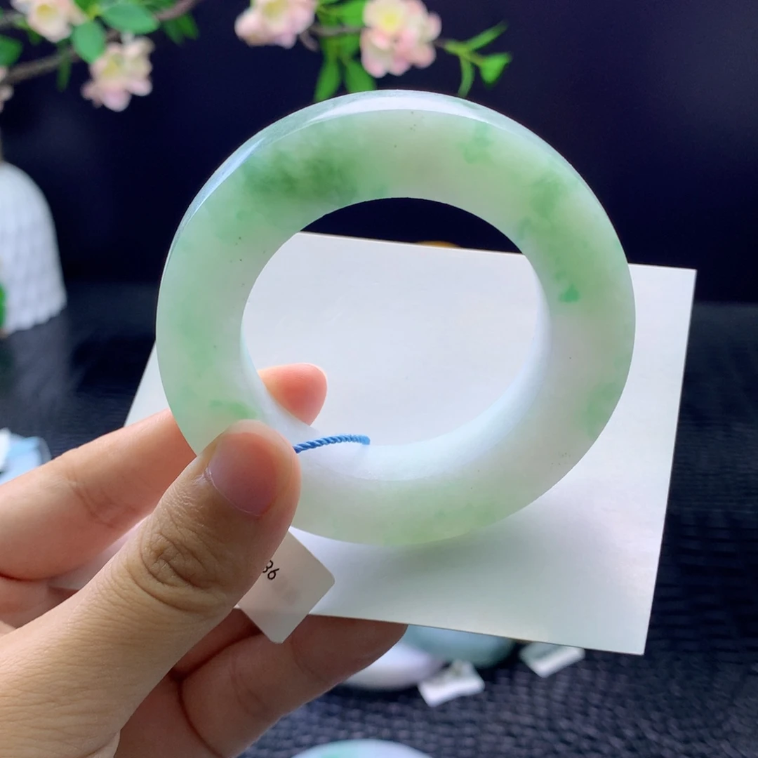 定制翡翠未镶嵌手镯