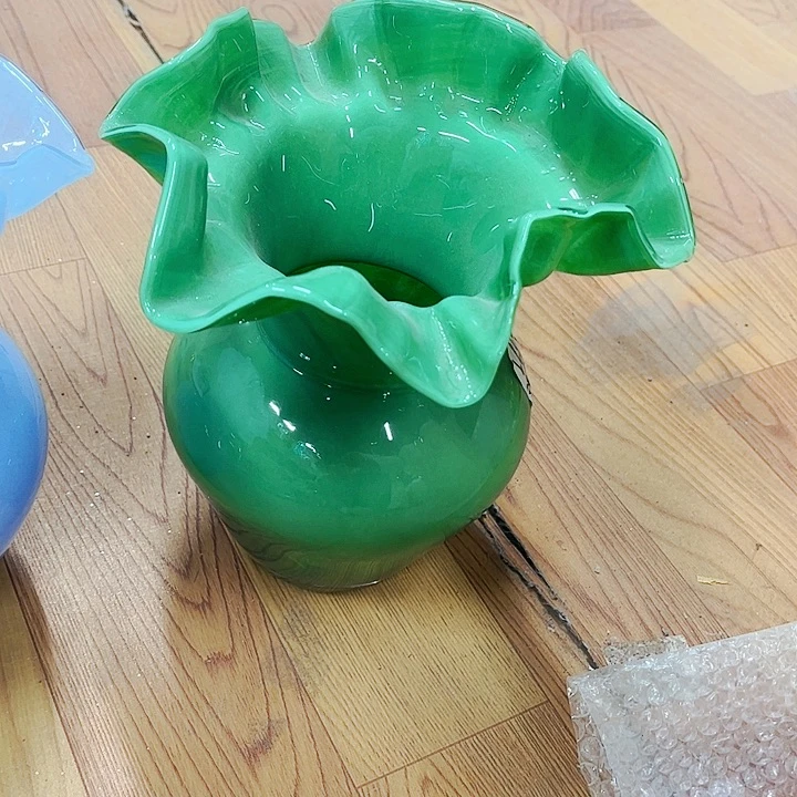 家悦琉璃花瓶摆件
