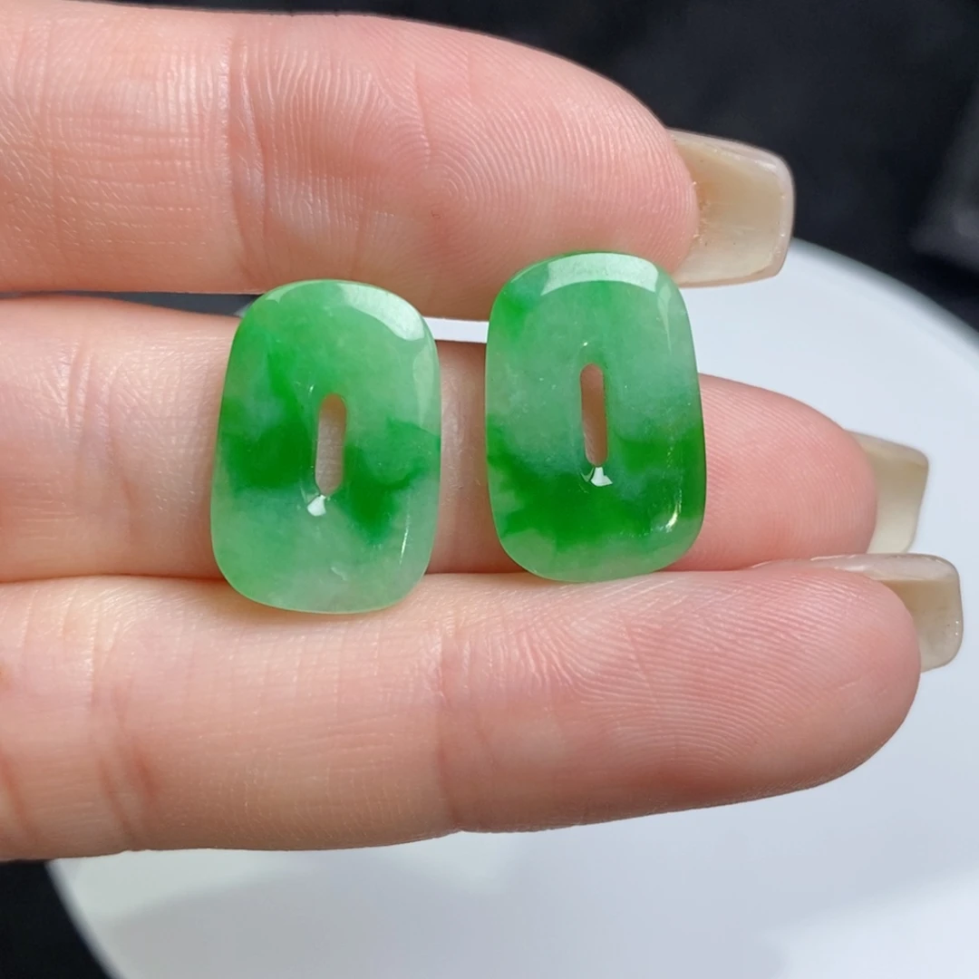翡翠未镶嵌耳饰福贝