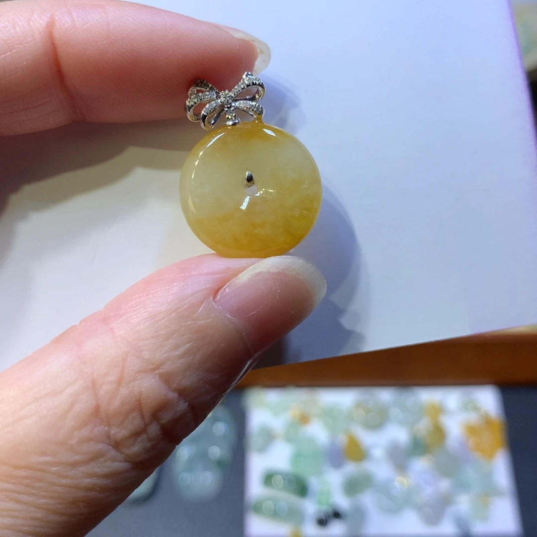 颈饰18K金镶嵌翡翠