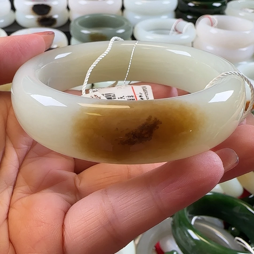 和田玉未镶嵌手镯