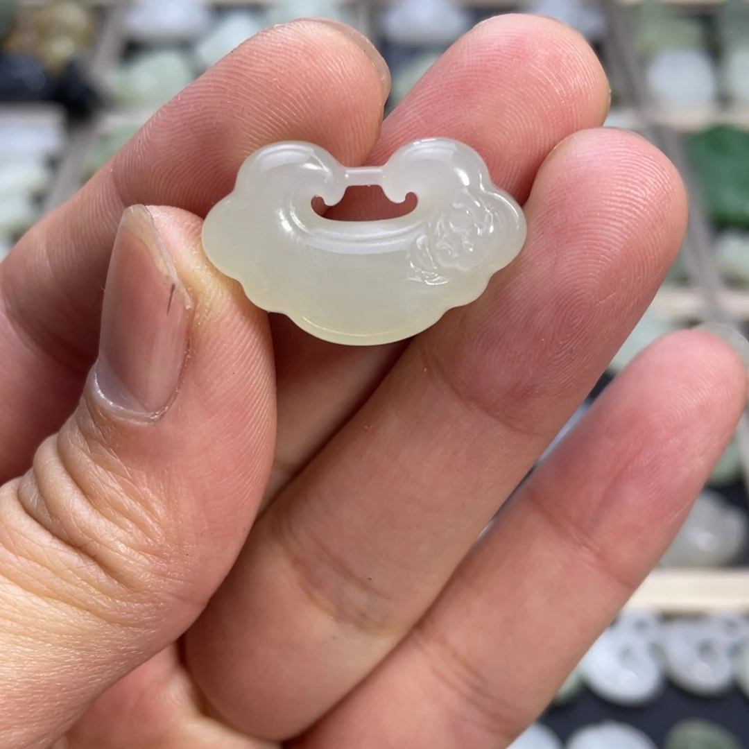 和田玉颈饰未镶嵌上等高品质祥云锁吊坠