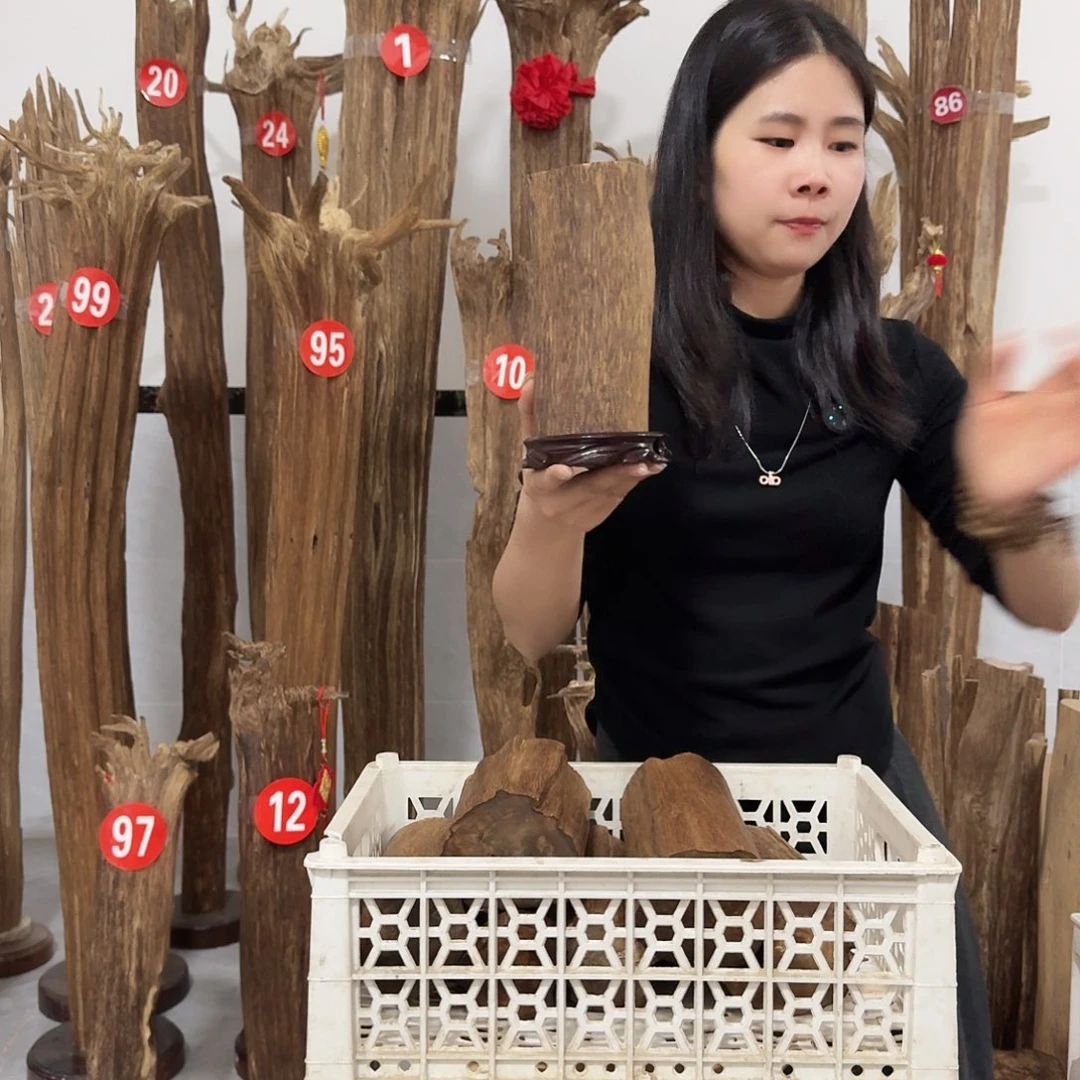 沉香碎屑沉香原材料