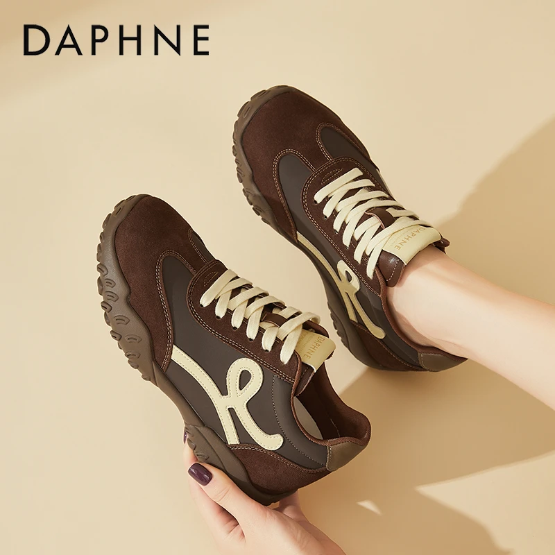 达芙妮7CM内增高德训鞋秋季新款轻便透气阿甘鞋不累脚休闲运动鞋