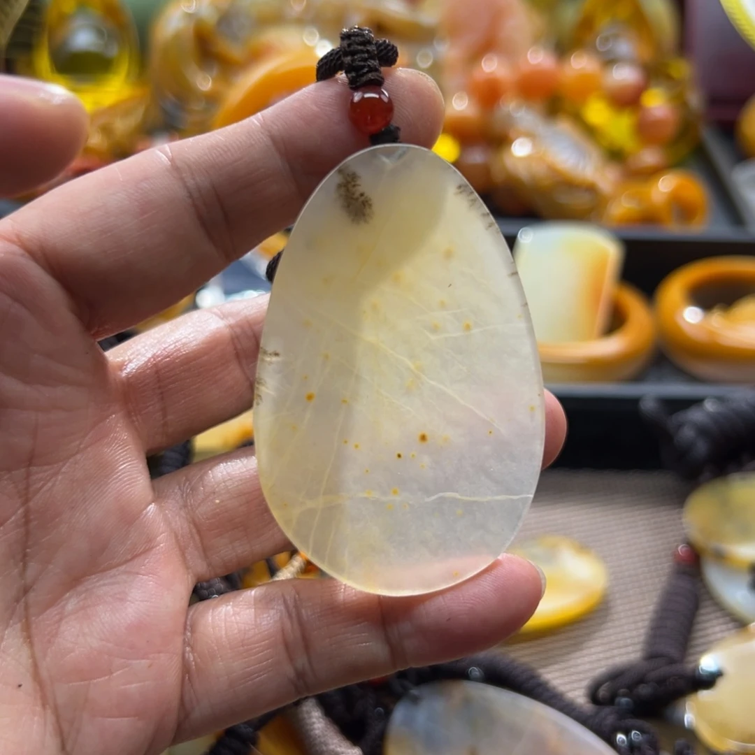 石英质玉未镶嵌颈饰