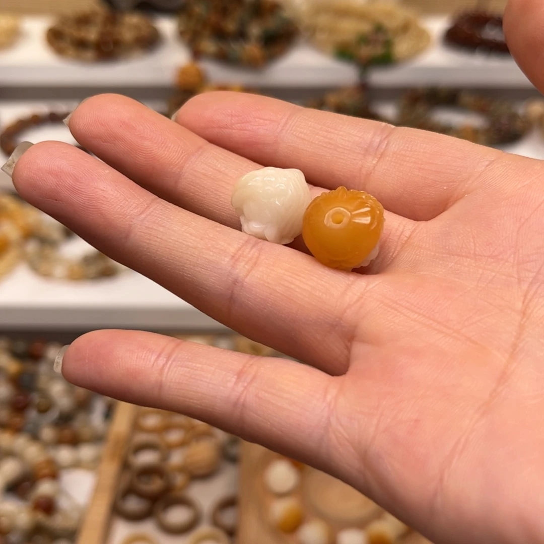 白玉菩提吊坠莲*两个醒狮