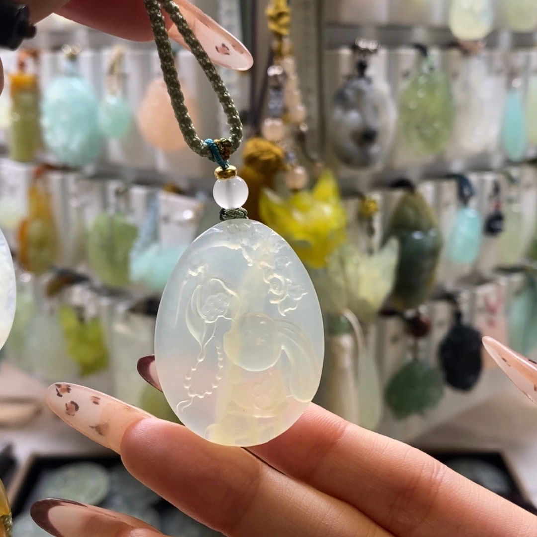 蛇纹石玉未镶嵌颈饰