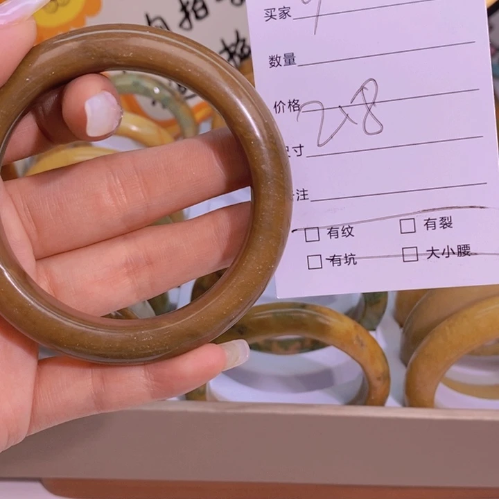 蛇纹石玉手镯未镶嵌突***?