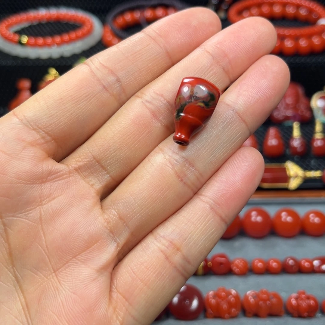 苏***子南红玛瑙未镶嵌三通