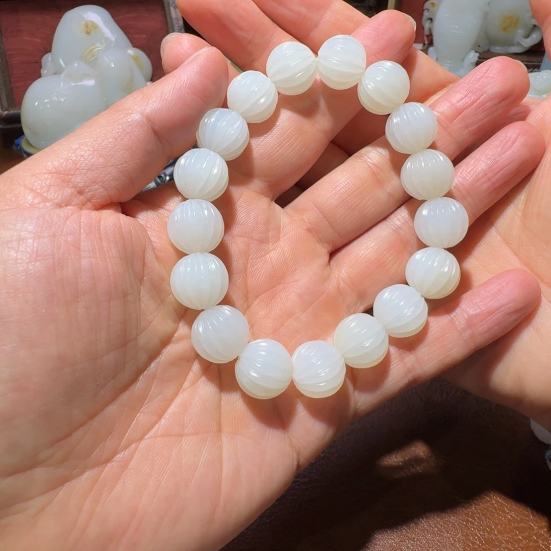 和田玉未镶嵌把件