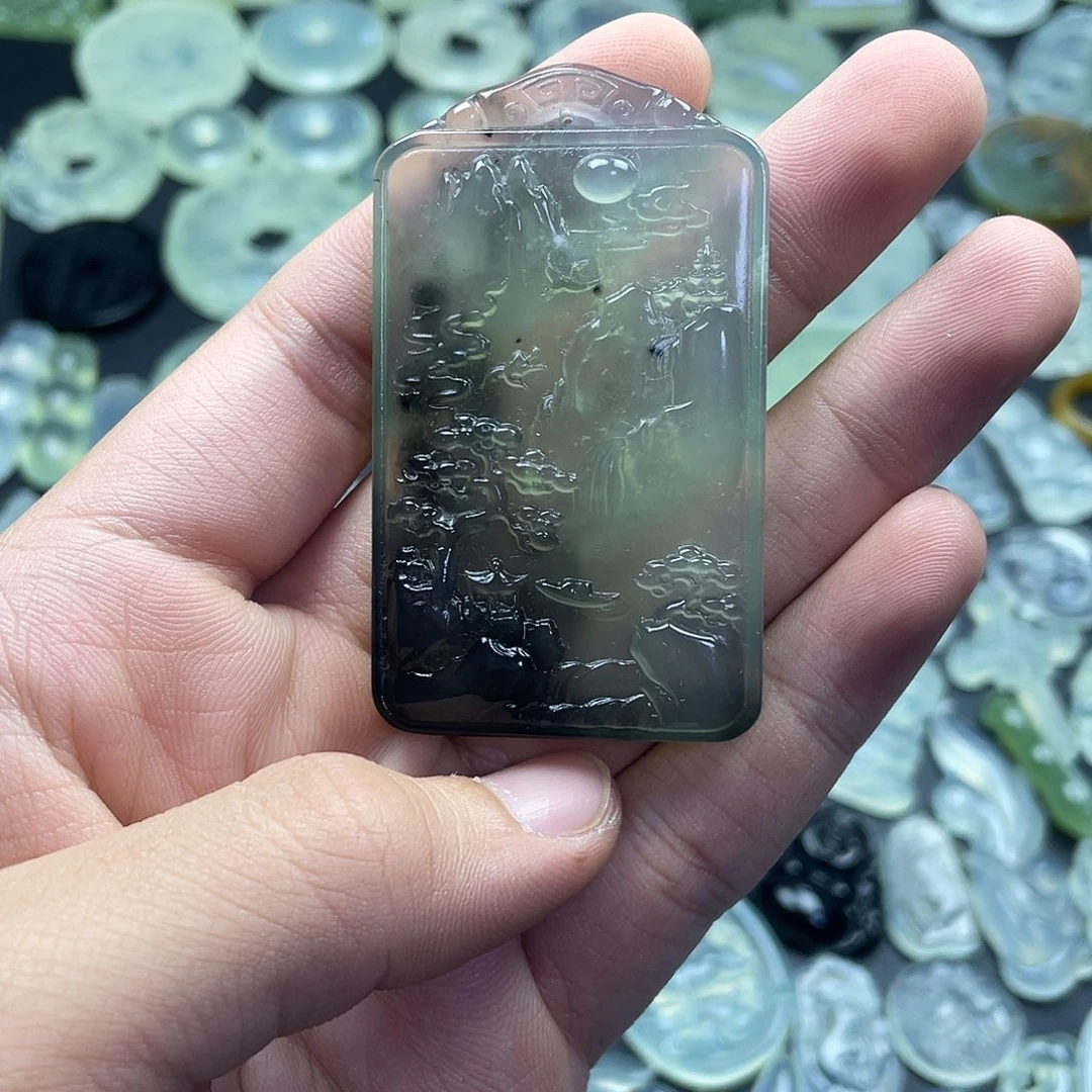 岫玉未镶嵌颈饰山水