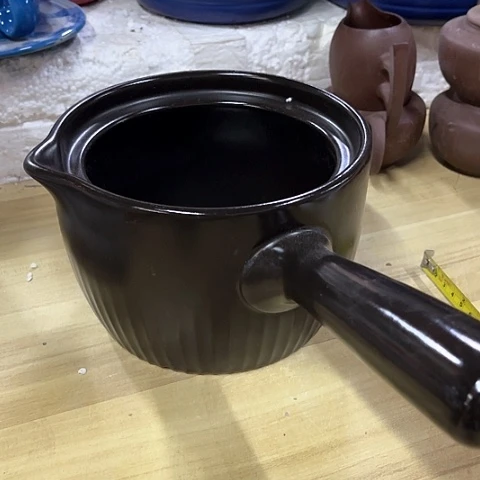 微瑕明火，口径17，高度11无盖，瘦款1.8L