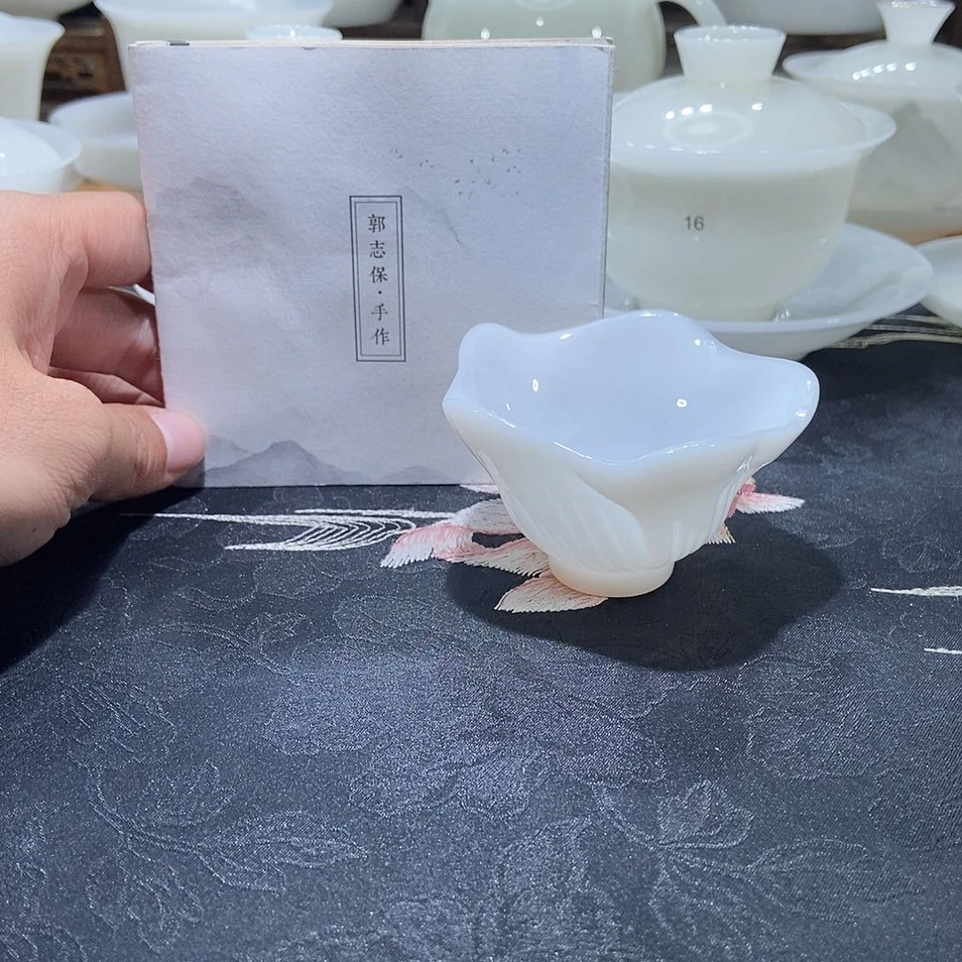 我想和她好好聊聊呢呵呵哒嘻嘻这一