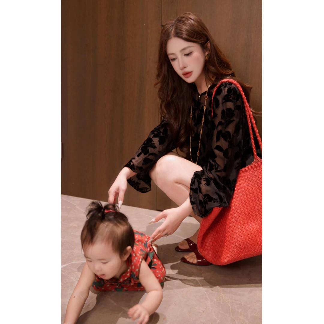 G. yantong/郭彦彤夏季蕾丝镂空丝绒+烧花高端连衣裙上衣LYQL30