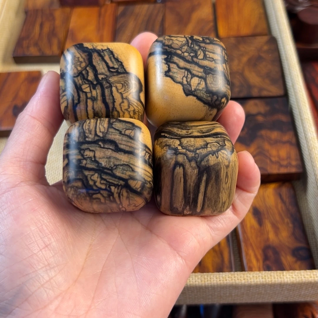 精***棣苍月乌木黑白檀骰子4个
