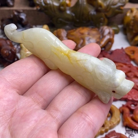 未镶嵌蛇纹石玉颈饰31
