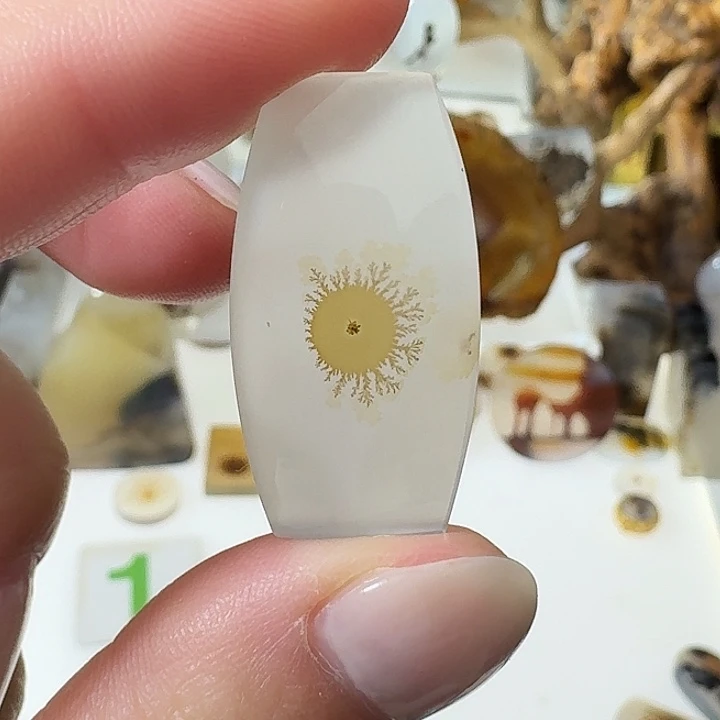 玛瑙/玉髓未镶嵌珠宝奇石