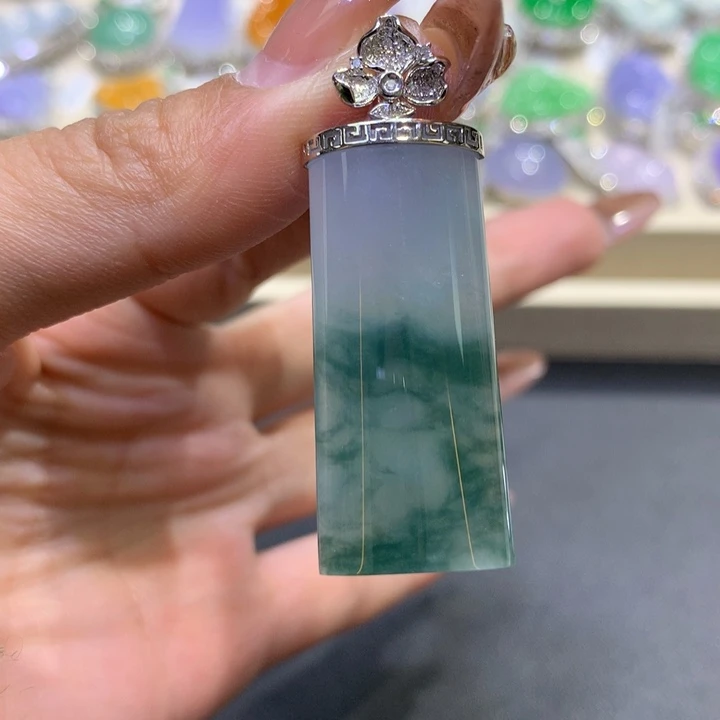 翡翠颈饰18K金镶嵌翡翠