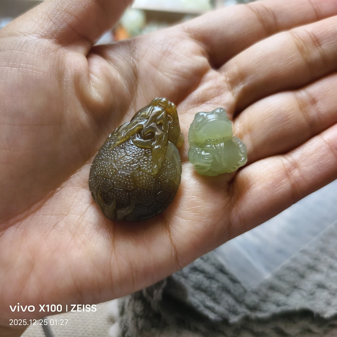 天然和田玉精美吊坠