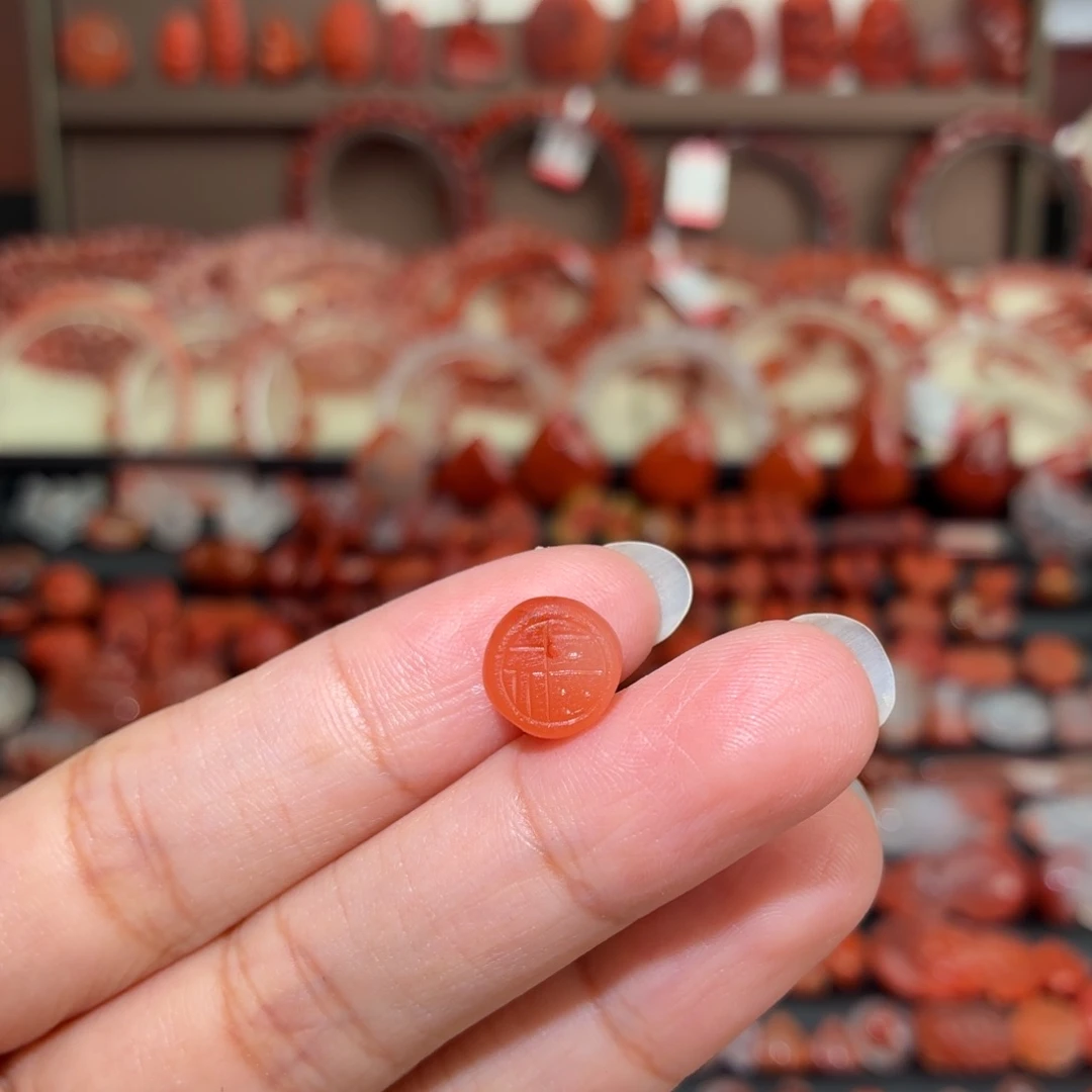 南红玛瑙未镶嵌颈饰福币9+