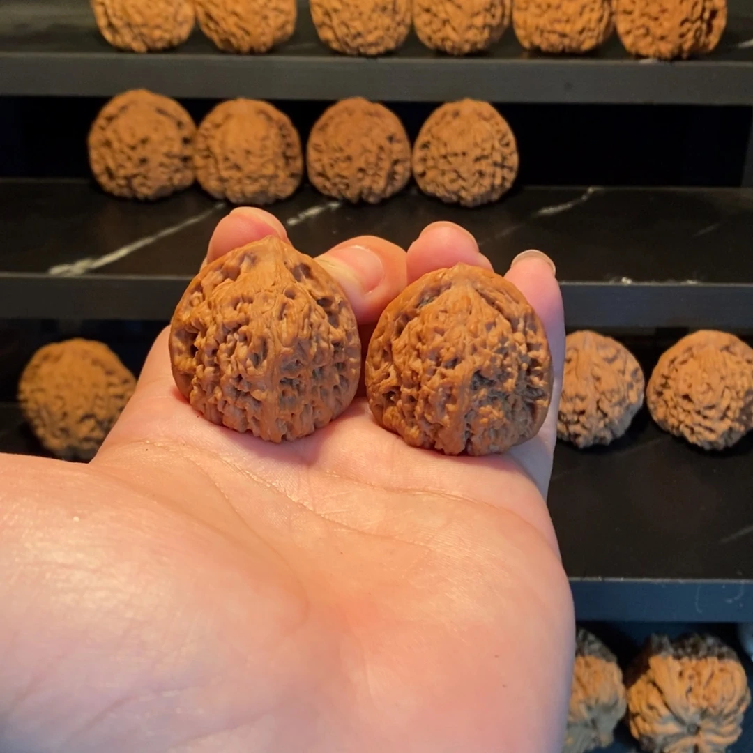 周***g文玩核桃把件35三角南疆石（全品
