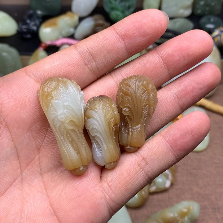 青***造和田玉（糖玉）未镶嵌颈饰