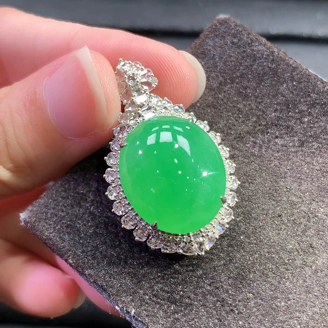 翡翠18K金镶嵌吊坠(赠链)