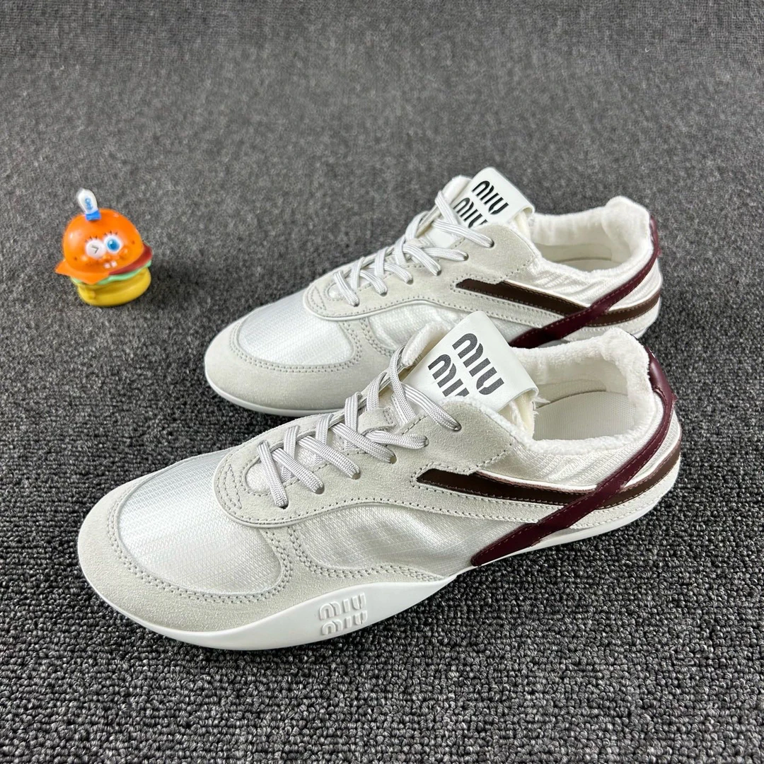 未使用 MIU MIU/缪缪 圆头系带薄底鞋38码 HB4234