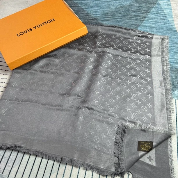 未使用 LouisVuitton/路易威登 路易威登灰色满印围巾披肩