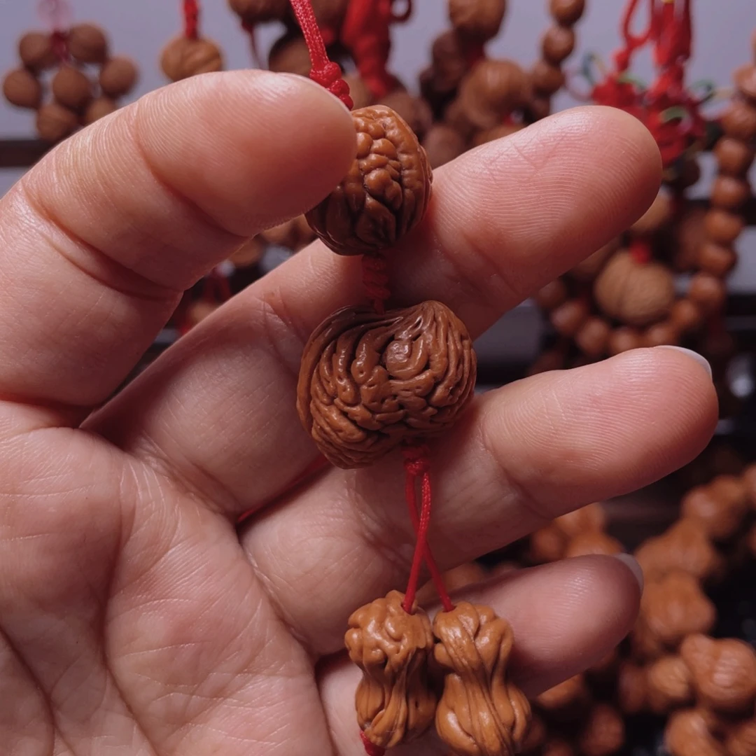 木质类龙纹桃枭挂件