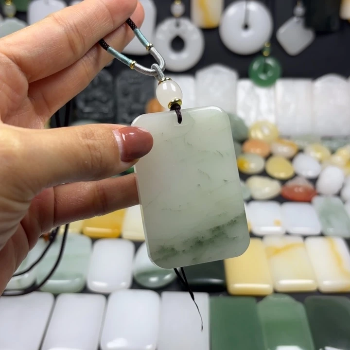 石英质玉（金丝玉）未镶嵌颈饰