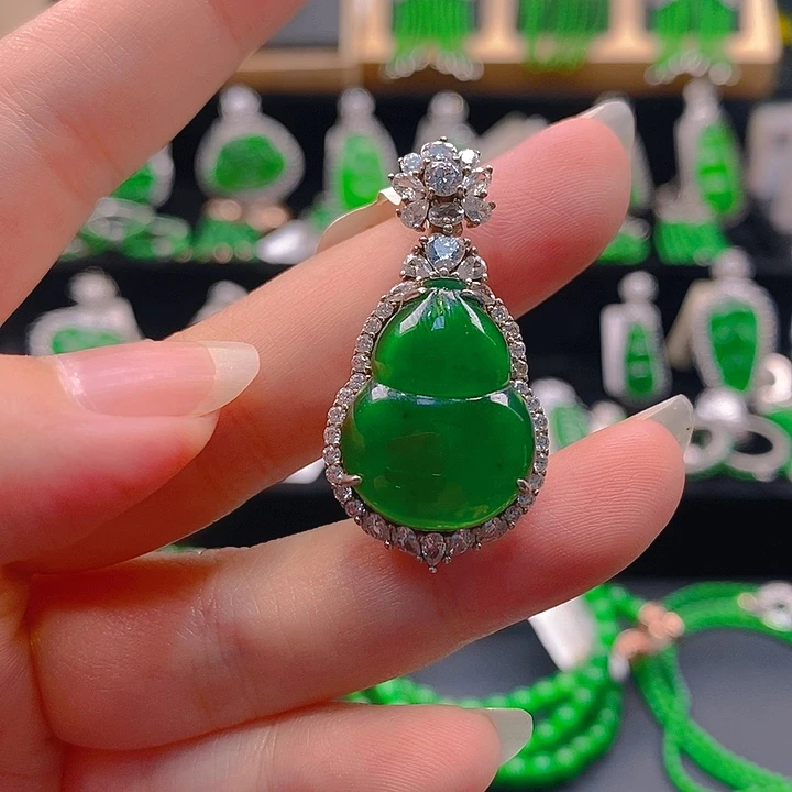 翡翠未镶嵌颈饰24658899