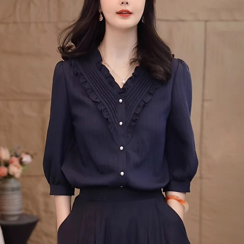 法式V领中袖衬衫女2025夏季新款洋气减龄宽松显设计感木耳边上衣