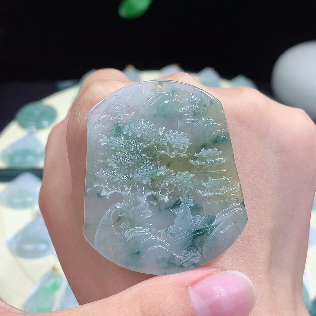 翡翠未镶嵌颈饰山水牌