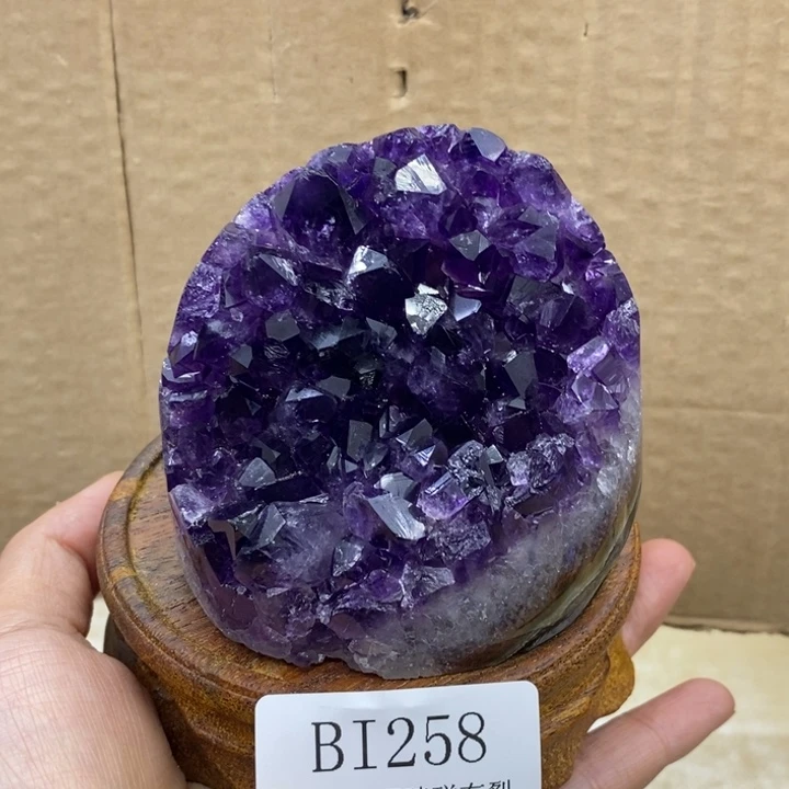 未镶嵌水晶大型摆件（非配饰）