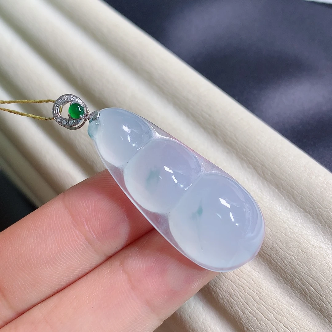 翡翠18K金镶嵌颈饰天然缅甸a货翡翠福豆