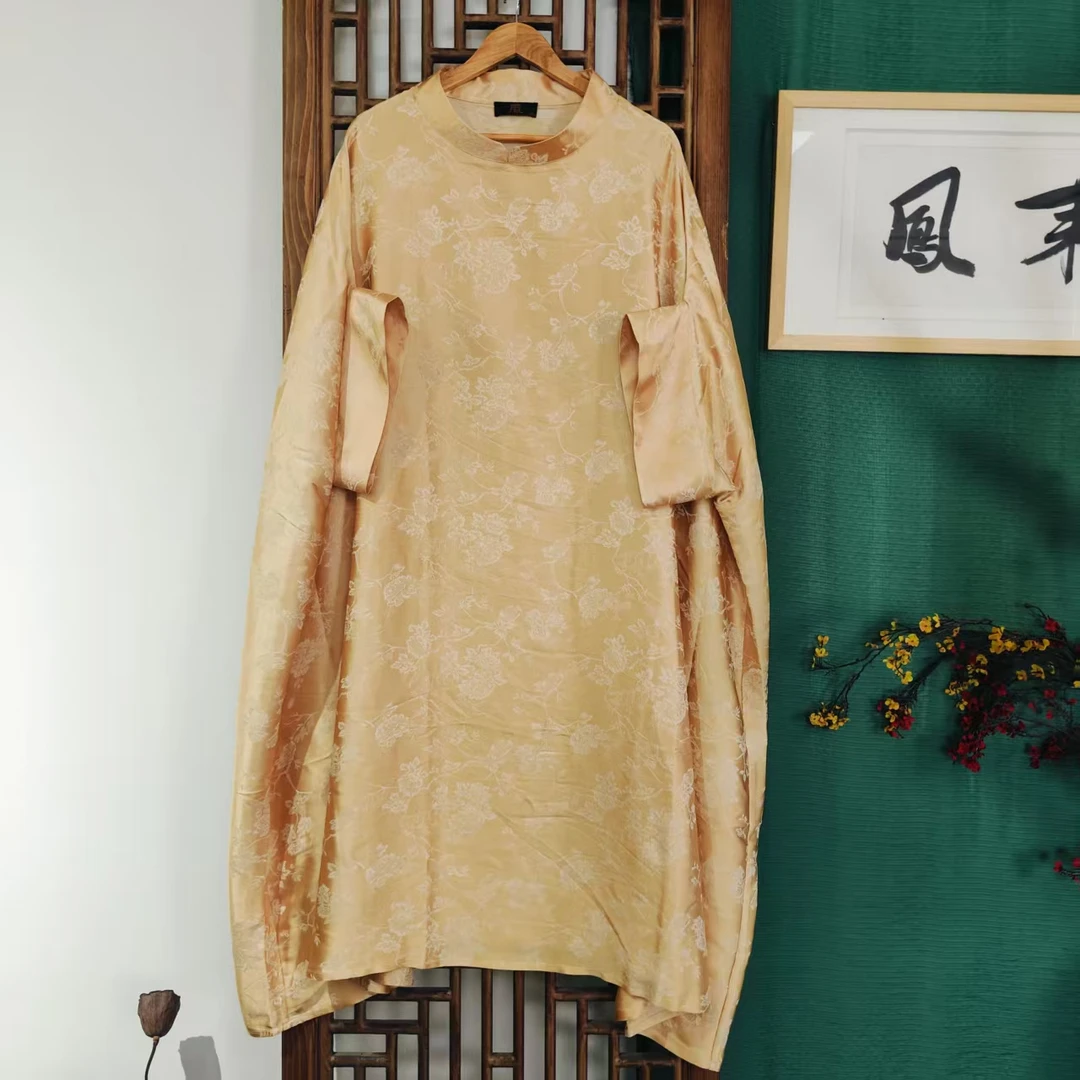 （NL196-2）凤徕兮私人定制黄底银色玫瑰暗纹花套头袍子  鹅黄色