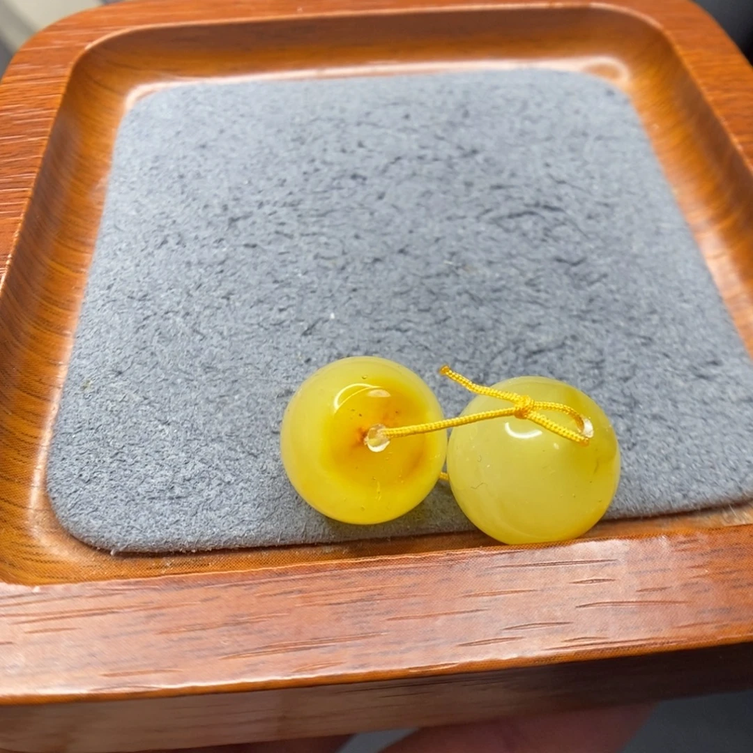 如***再蜜蜡未镶嵌颈饰郎