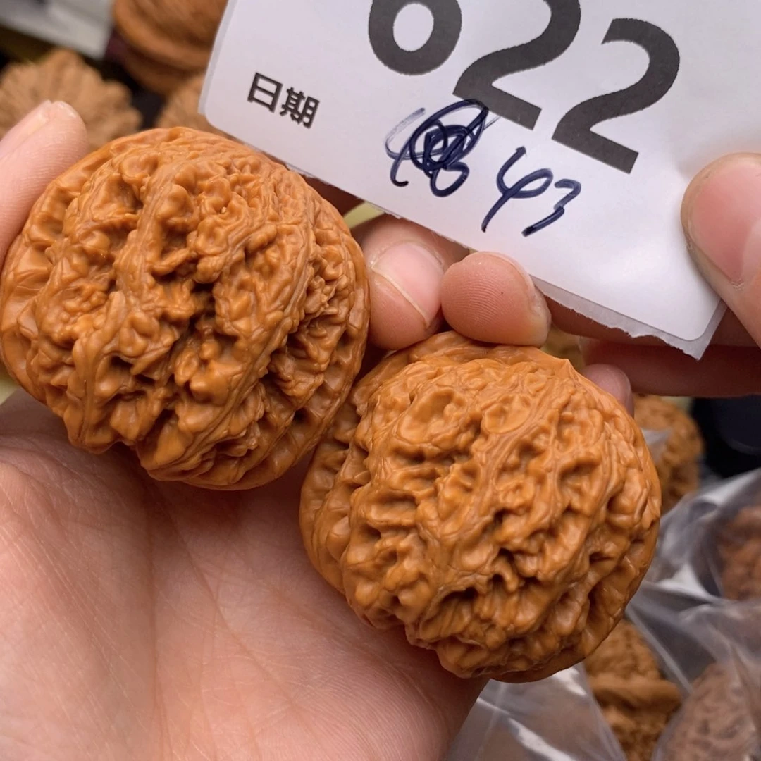 文玩核桃吊坠622号43粗筋